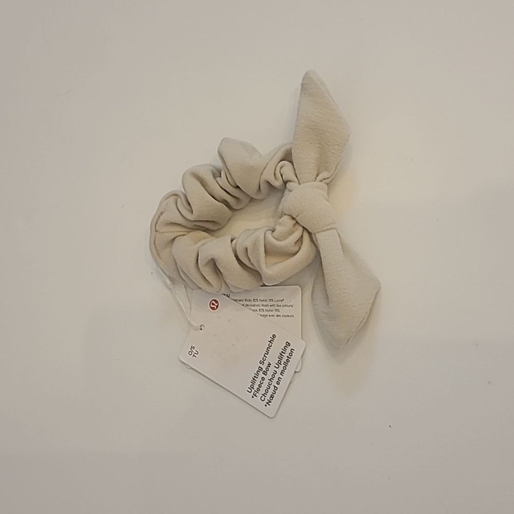 NWT Lululemon Uplifting Scrunchie Fleece Bow